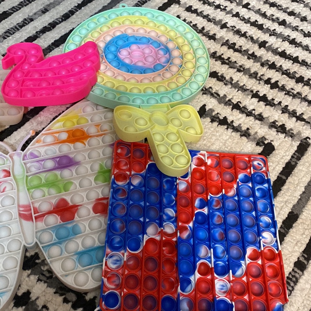 Bundle of Kids Fidgets 💕 - Picture 3 of 3